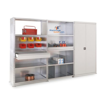 Rayonnage avec tablettes tôlées